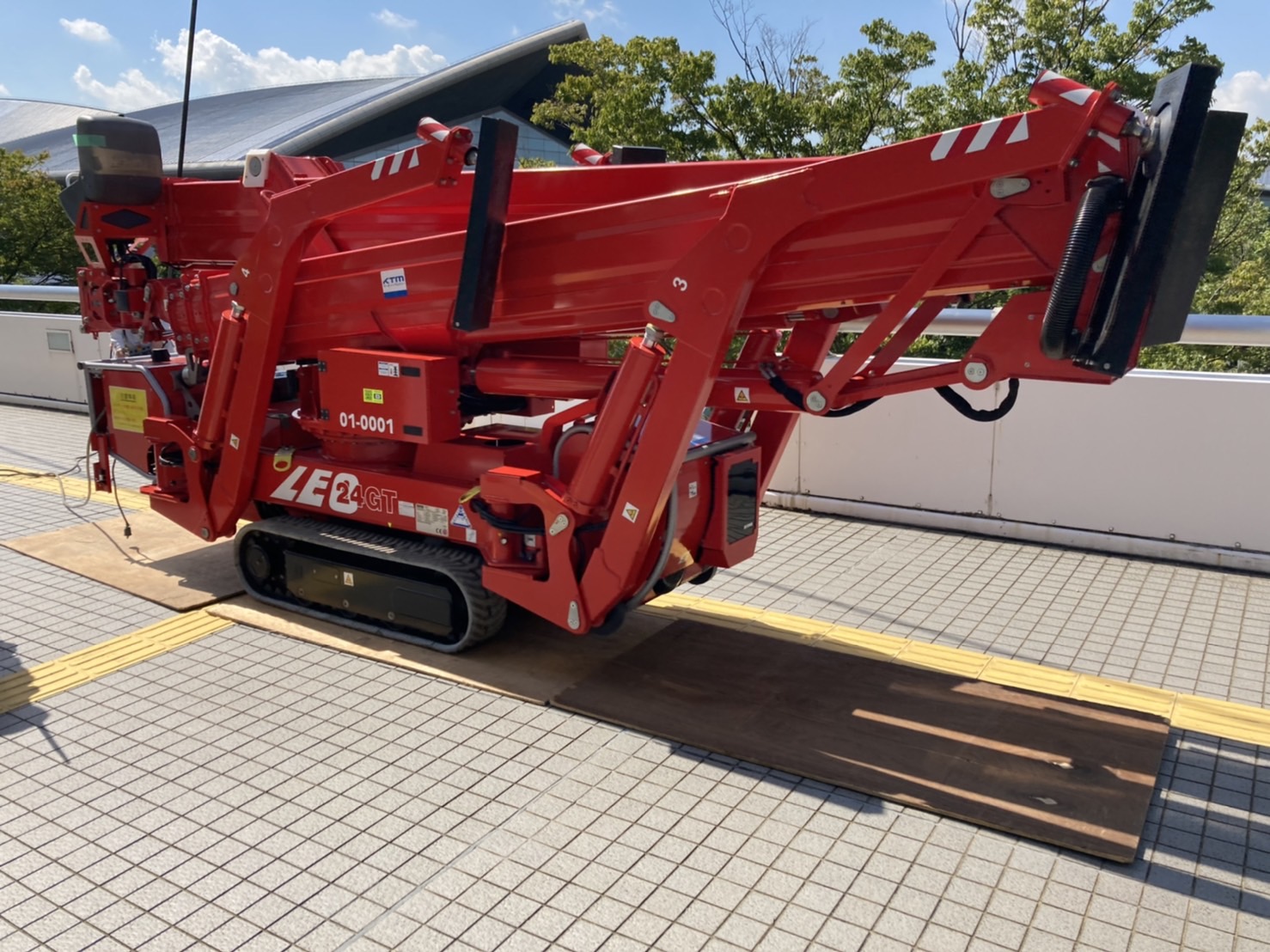 LEO24GTその場で転回できるので向きを変えて作業もできます